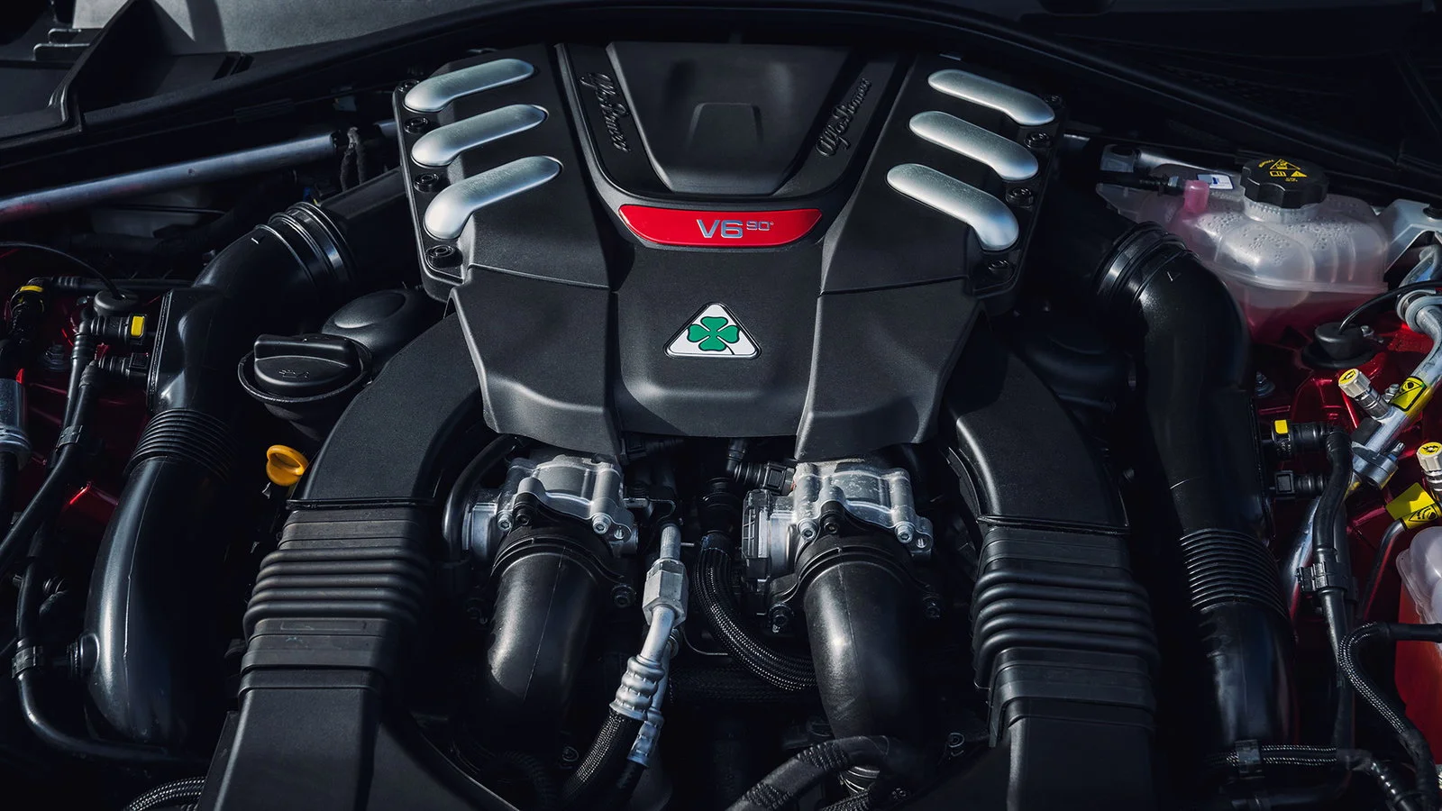 Alfa Romeo Giulia Quadrifoglio engine
