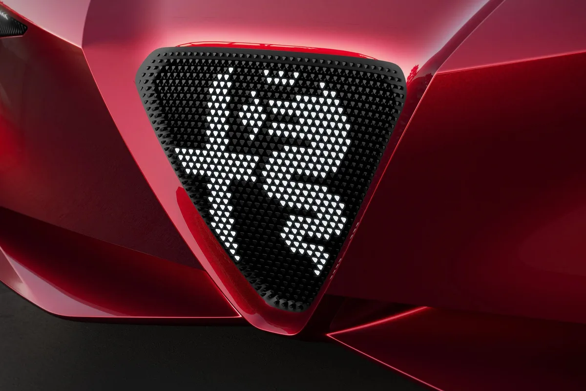 Alfa Romeo Cuorerosso illuminated grille
