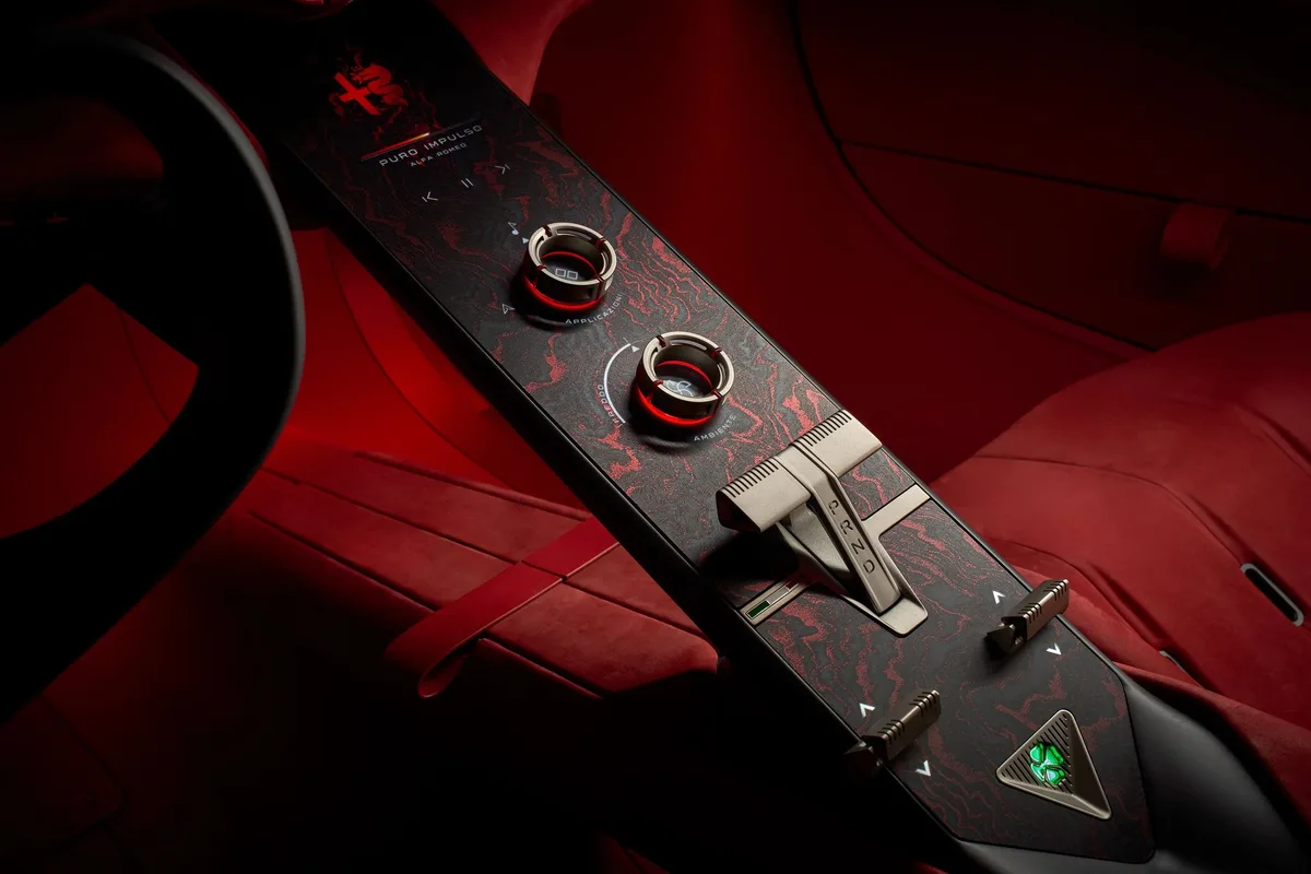 Alfa Romeo Cuorerosso interior